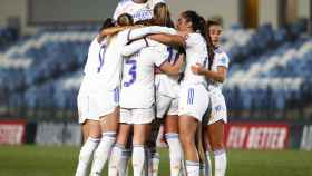 Piña del Real Madrid Femenino para celebrar el 2-0 ante el Kharkiv