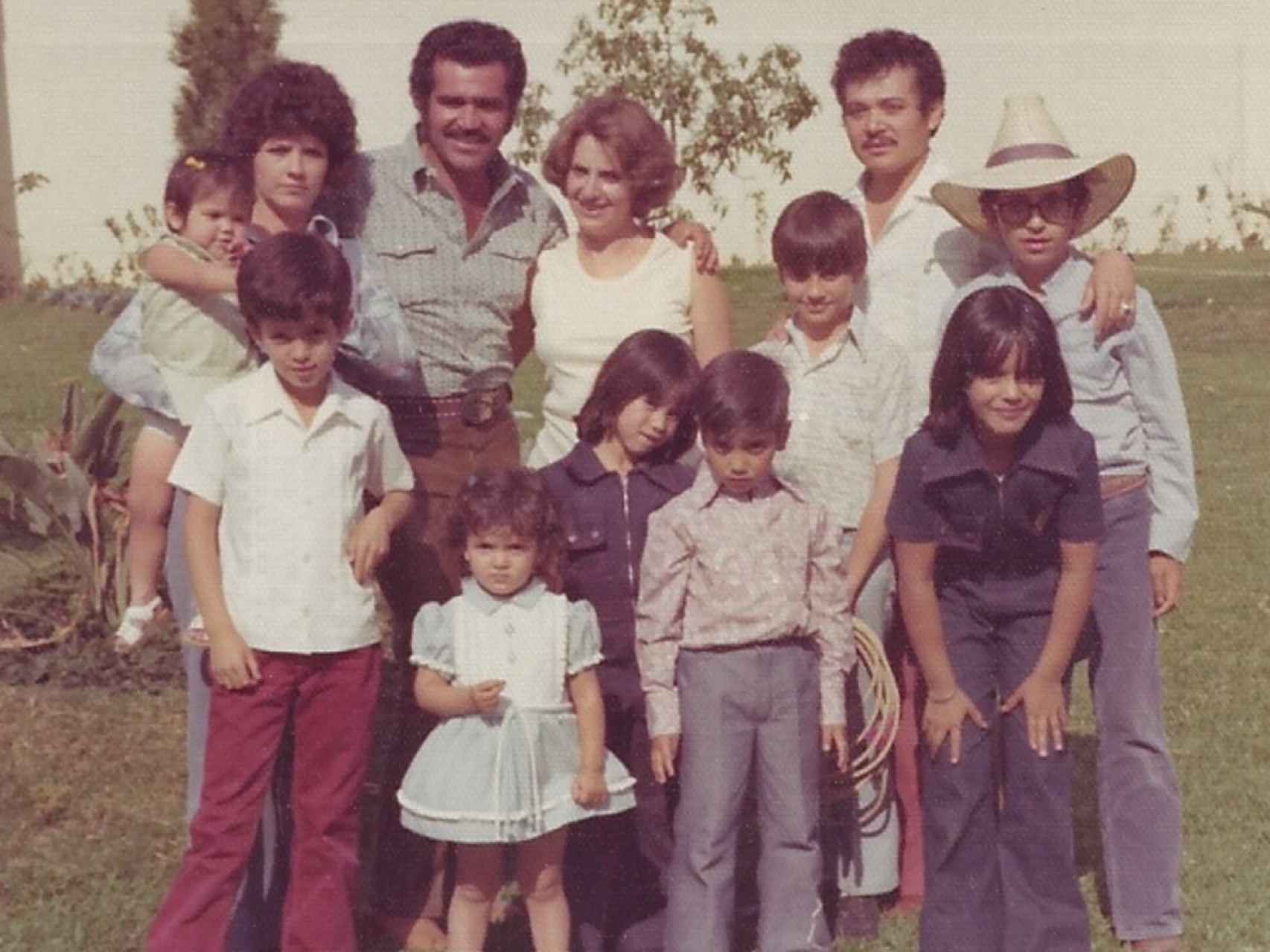 Vicente Fernández, Cuquita y el resto de la familia.