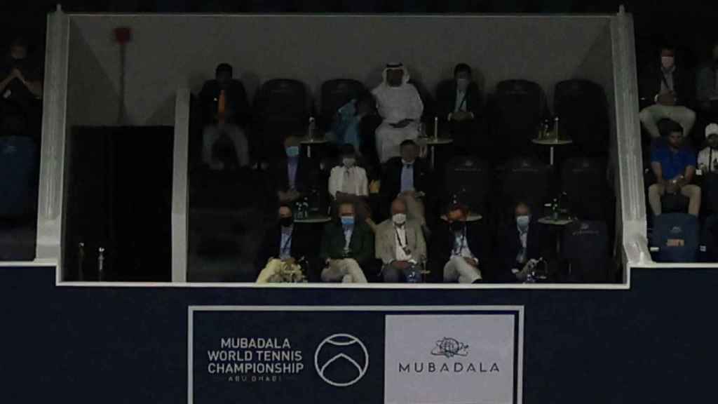 Juan Carlos I en el debut de su amigo Rafa Nadal en un torneo de Abu Dhabi.