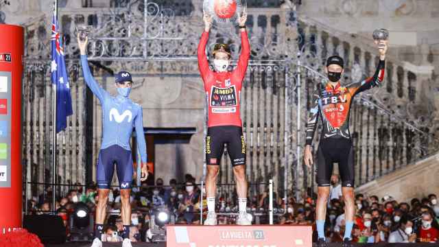 Primoz Roglic, Enric Mas y Jack Haig en el podio de La Vuelta 2021