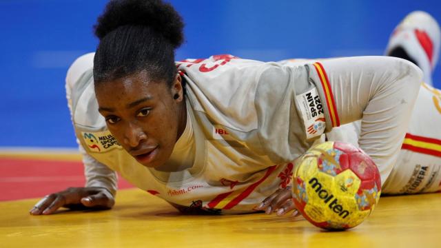 Kaba Gassama, durante la semifinal del Mundial de balonmano femenino entre Noruega y España.