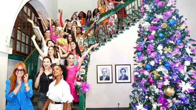 Las concursantes de Miss Mundo, visitando lugares históricos de San Juan, Puerto Rico.
