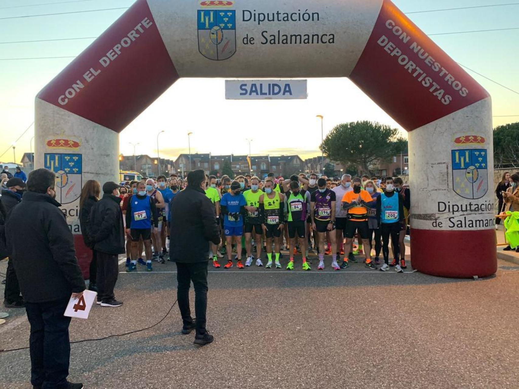 Momento de la salida de la Carrera Navideña de Villamayor