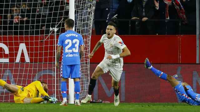 Ocampos celebra el gol de la victoria contra el Atlético de Madrid