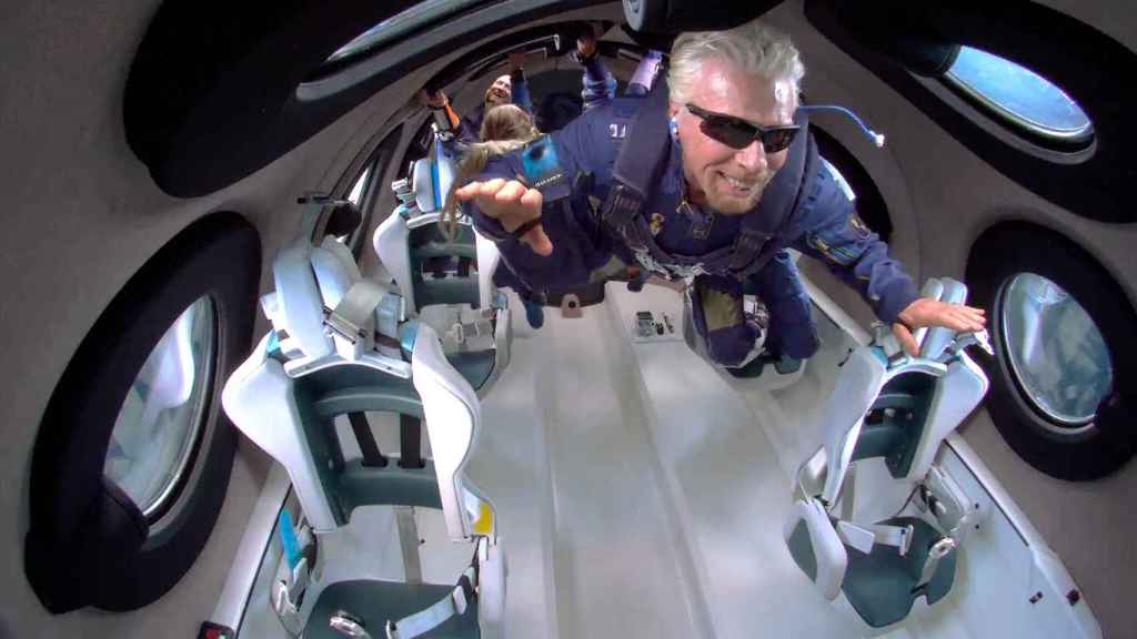 Richard Branson en el primer vuelo espacial de Virgin Galactic