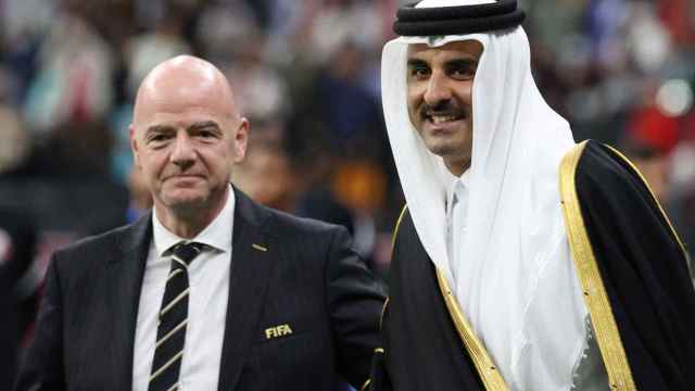 Gianni  Infantino y Tamim bin Hamad Al Thani en la Copa Áarabe