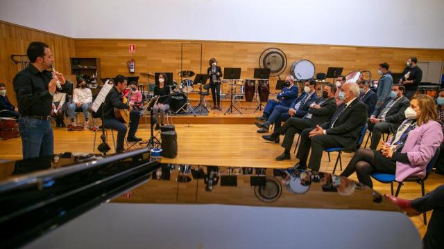 El presidente de Castilla-La Mancha, Emiliano García-Page, ha inaugurado la Escuela Municipal de Música de Manzanares (Ciudad Real). Foto: EP