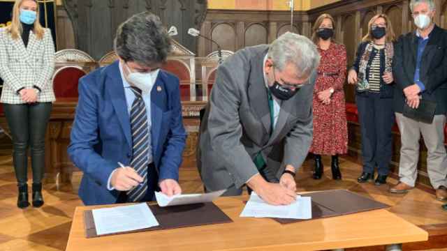 Firma del Convenio entre Ayuntamiento de Huesca y Universidad de Zaragoza en Ciberseguridad.