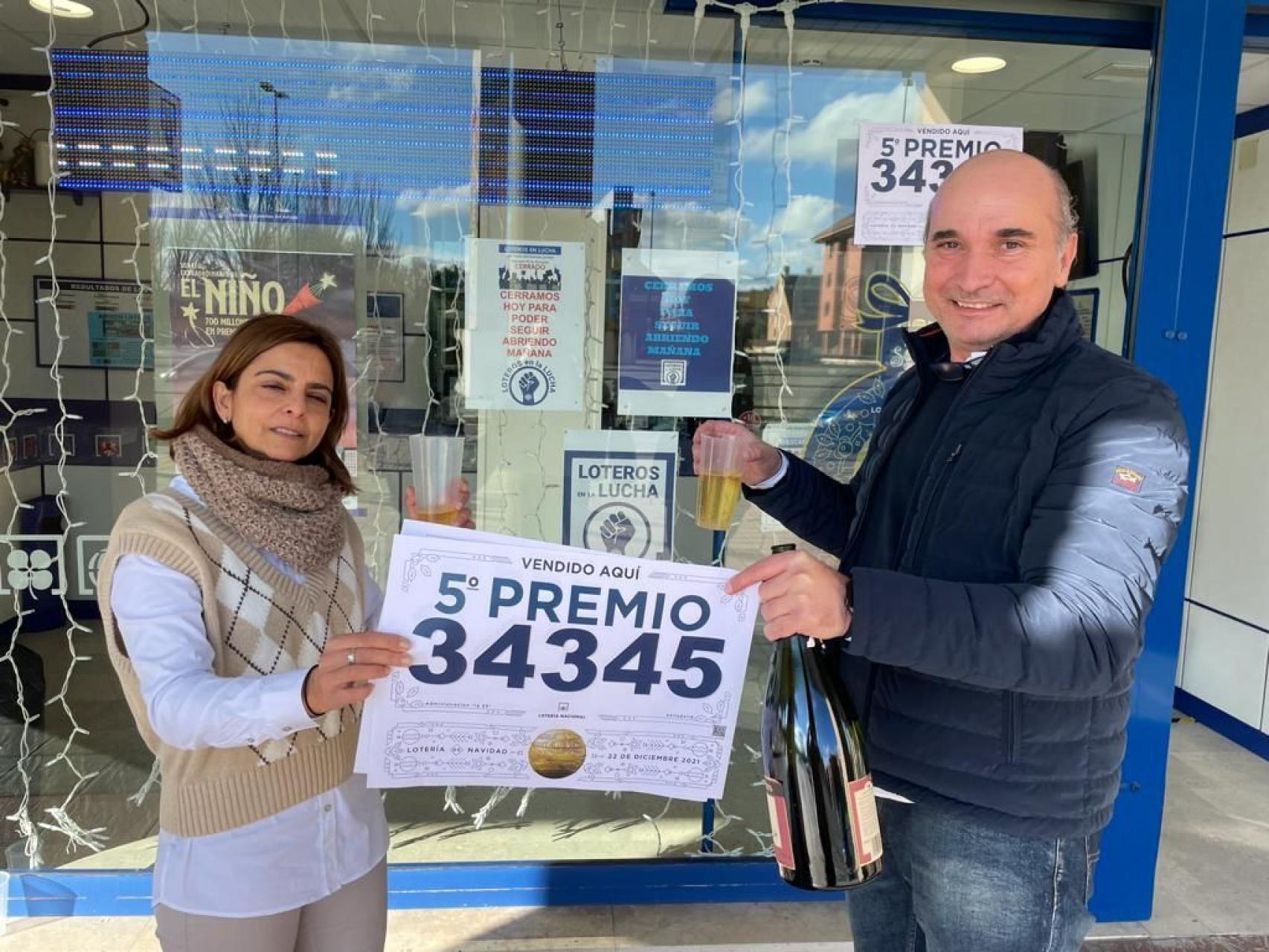 César Hernández celebra el 5º Premio