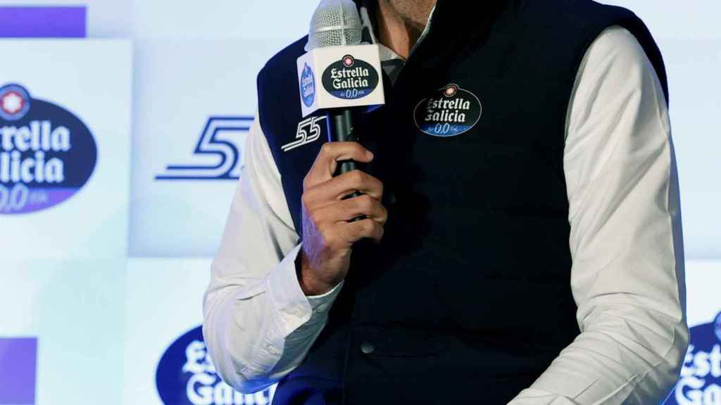 Carlos Sainz Jr. atiende a los medios durante una rueda de prensa organizada por Estrella Galicia 0.0
