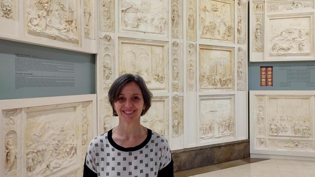 La cineasta Arantxa Aguirre posa en la Real Academia de Bellas Artes de San Fernando en Madrid.