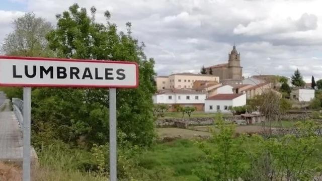 Lumbrales abre su ‘Navidad Cultural’ con la llegada de Papá Noel a la Plaza