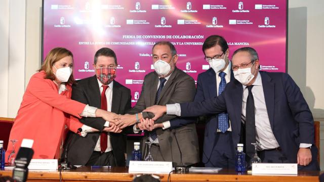 Firma de los acuerdos de colaboración entre el Gobierno de Castilla-La Mancha y la Universidad regional. Fotos: Óscar Huertas