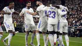 Los jugadores del Real Madrid celebran un gol en San Mamés.