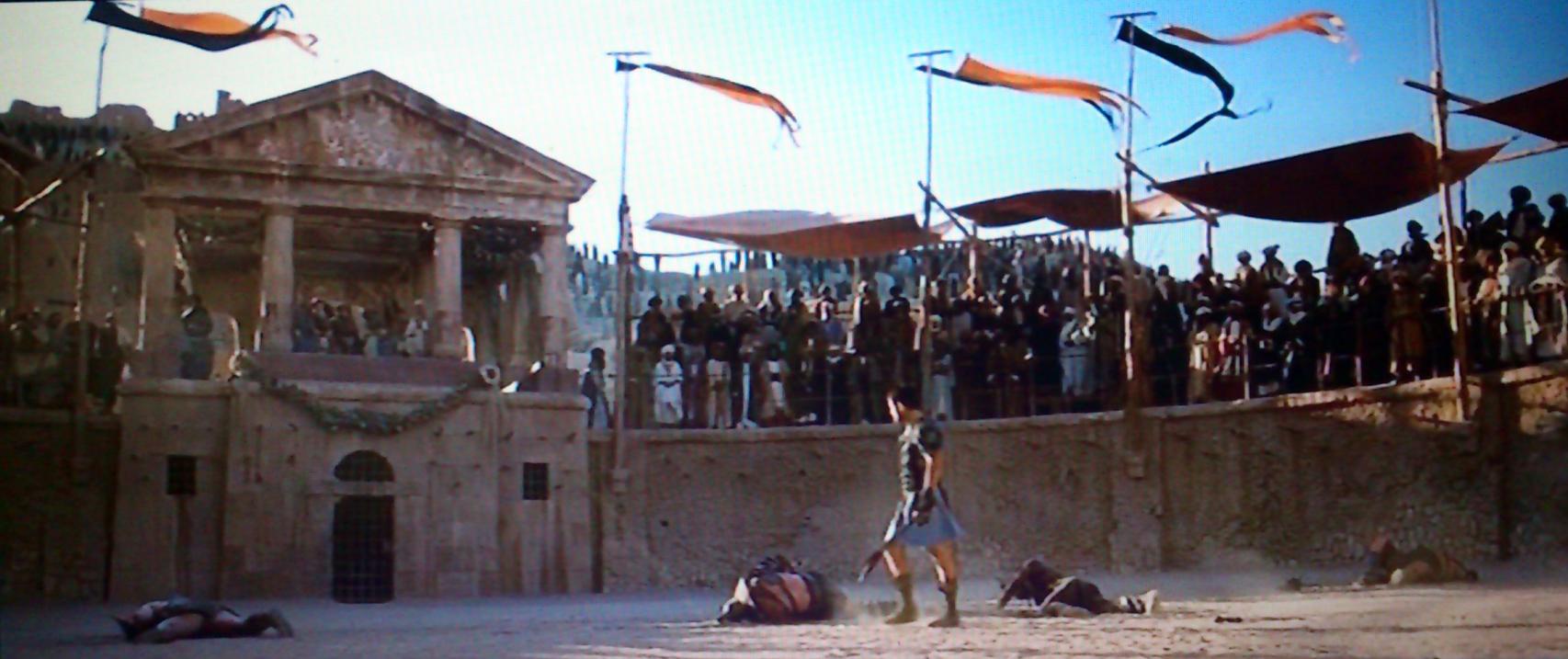 El coliseo que Benjamín Fernández diseñó y construyó en Marruecos para 'Gladiator', desde el dibujo a la pantalla.