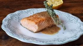 Salmón a la meuniere tostada, un clásico francés muy fácil