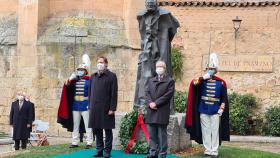 Ofrenda floral de Miguel de Unamuno./ Archivo