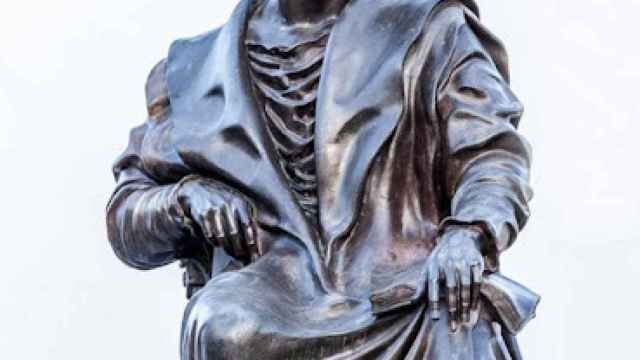 Estatua del sabio andaluz en Lebrija.