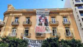 Pancarta contra Yolanda Díaz en el edificio de Mónica Oltra okupado en Valencia. EL BALUARTE