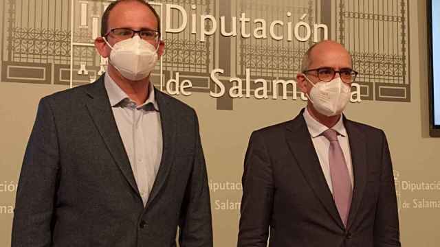El presidente del PP de Salamanca, Javier Iglesias (derecha), junto al diputado provincial Antonio Luis Sánchez