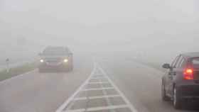 Algunas carreteras de Castilla y León presentan dificultades al tráfico por la niebla