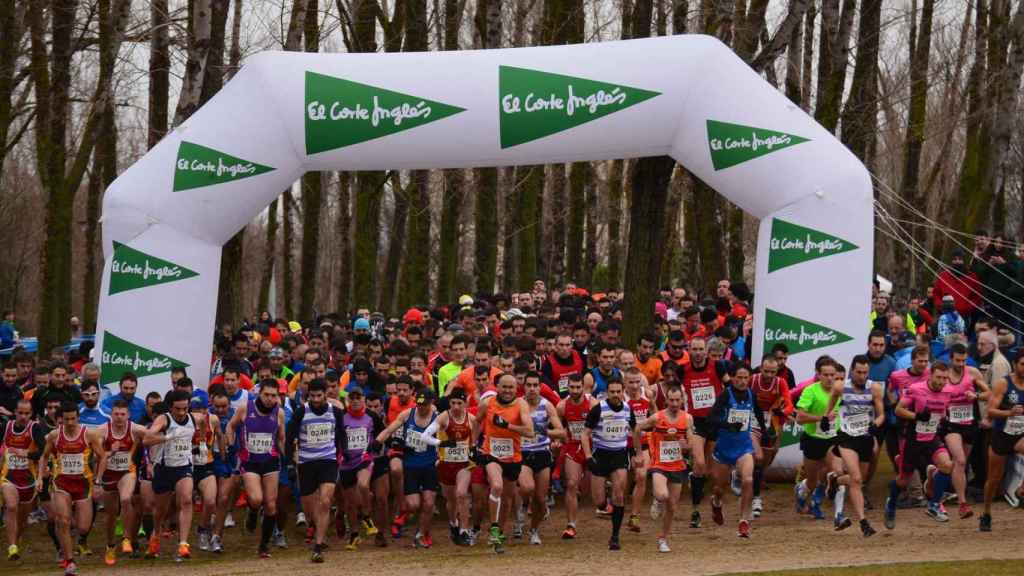 Química Alfombra maratón 1.200 corredores se dan cita en el XXXVII Cross Rondilla en un circuito  "exigente y duro"