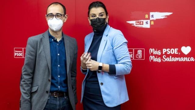 David Serrada y Ana Sánchez, en la sede del PSOE salmantino en la Cuesta de San Blas