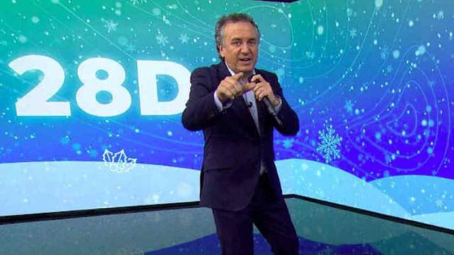 Roberto Brasero interpreta en directo un rap para presentar el tiempo.