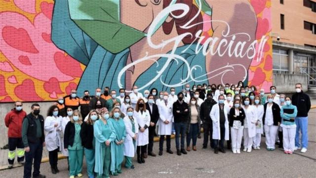 La alcaldesa de Talavera, Tita García Élez, ha participado en la inauguración del mural.