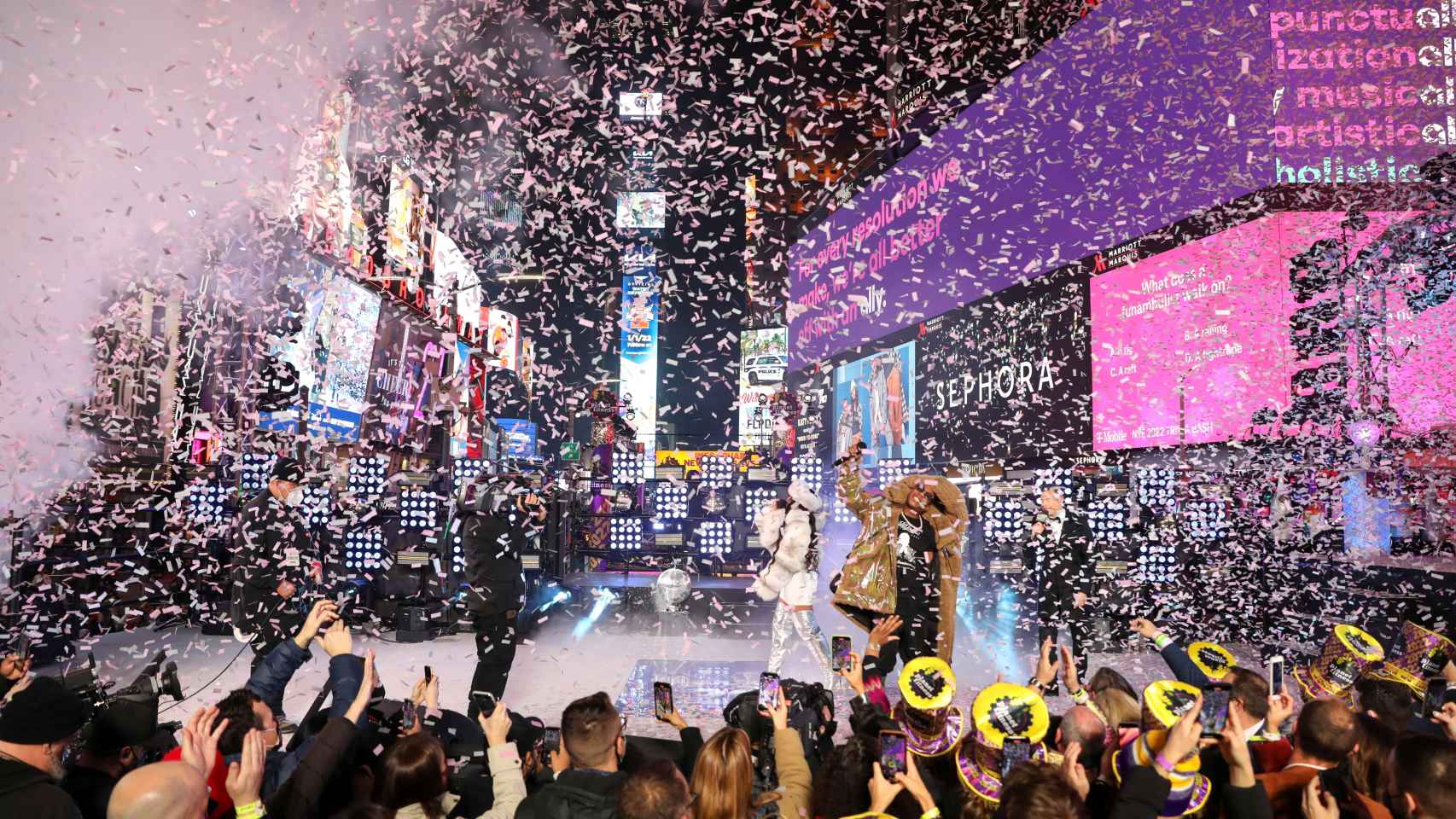 Times Square volvió a celebrar su tradicional Nochevieja con público.
