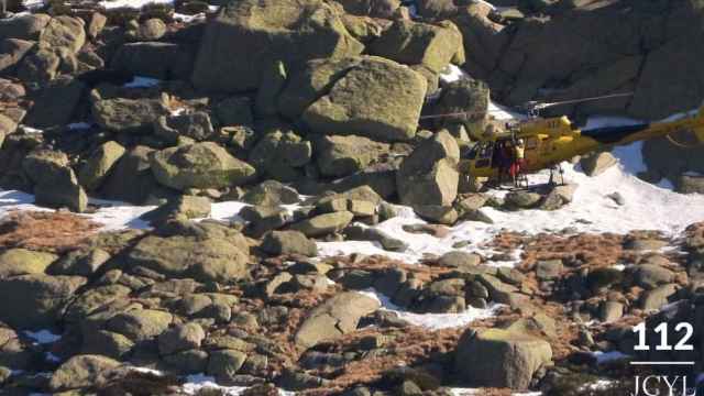 Imagen del rescate de un montañero en el Pico La Mira en la provincia de Ávila el pasado mes de diciembre