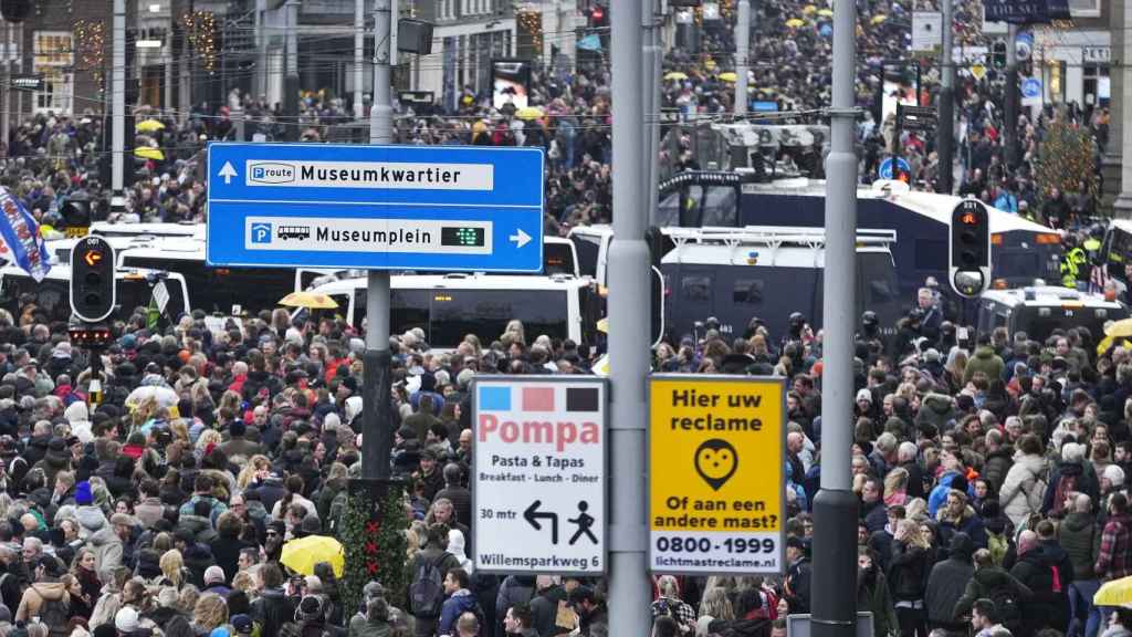 Miles de personas en la manifestación de este domingo en Ámsterdam.