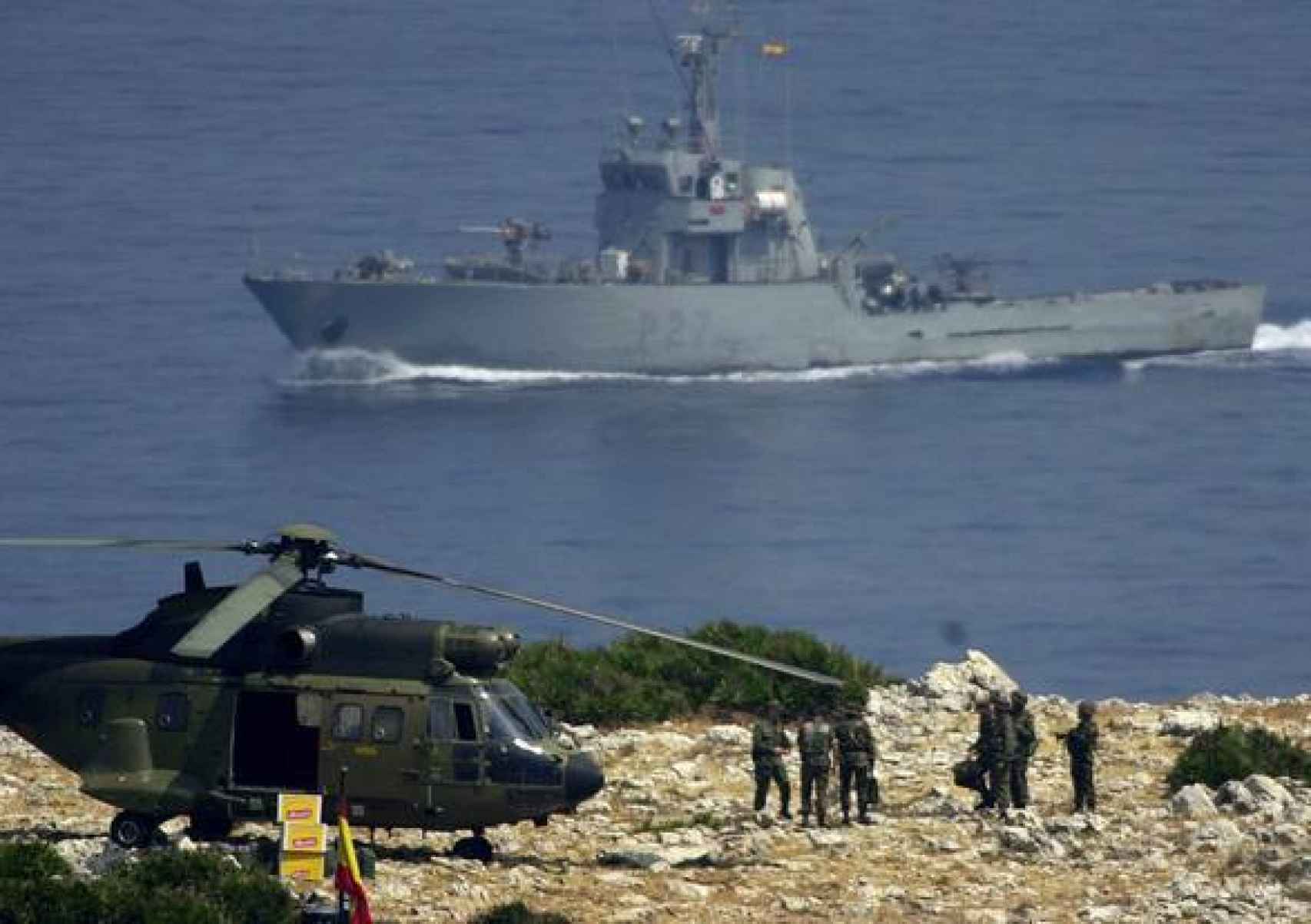 España lanzó la operación Romeo-Sierra, con barcos y helicópteros de guerra, para desalojar a los infantes marroquíes de Perejil.