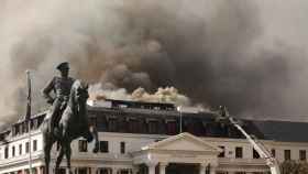 Imágenes del incendio en el Parlamento de Sudáfrica en Ciudad del Cabo.