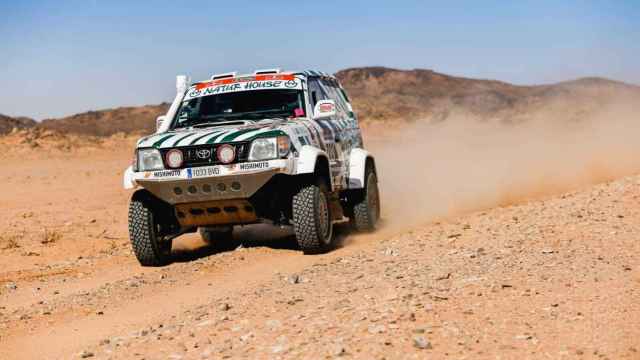 El Toyota Land Cruiser del Naturhouse Raid Team - El Español conducido por  Kilian Revuelta durante la tercera etapa del Rally Dakar 2022.