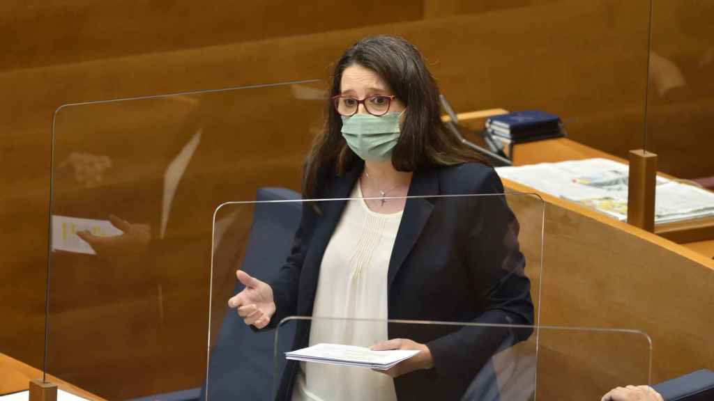 Mónica Oltra, 'consellera' de Igualdad, en una imagen de archivo en el parlamento valenciano. EE