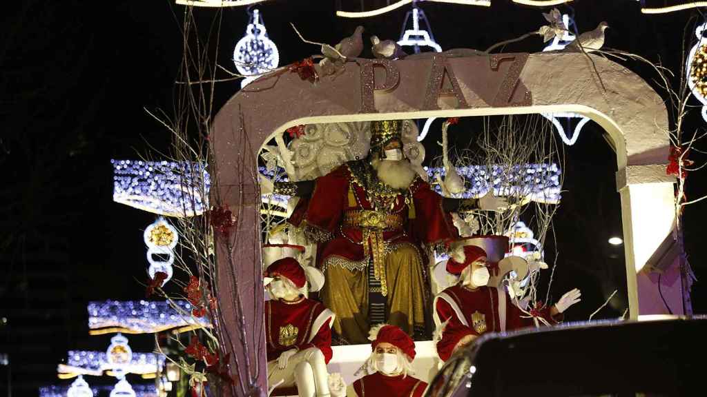 Los Reyes Magos recorriendo las calles de Albacete.