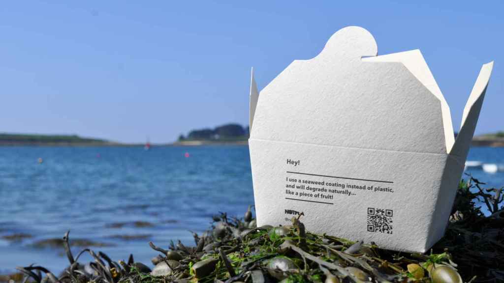 Caja biodegradable para llevar la comida.