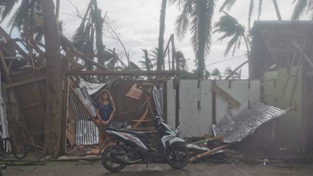 Carolina, la malagueña en el súper tifón Rai en Siargao.