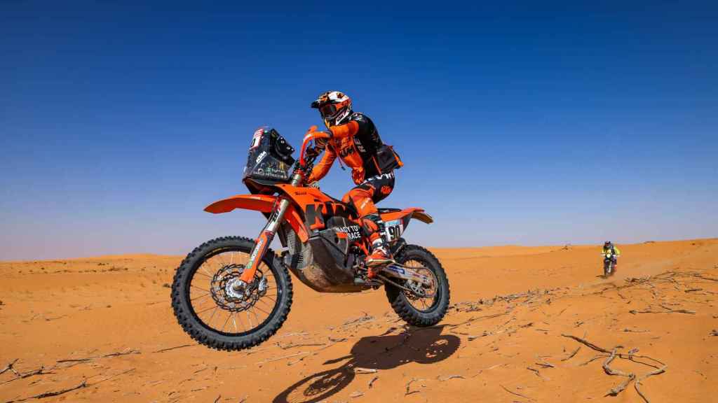 Danilo Petrucci surcando las dunas del Rally Dakar 2022