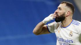 Karim Benzema celebra su gol al Valencia