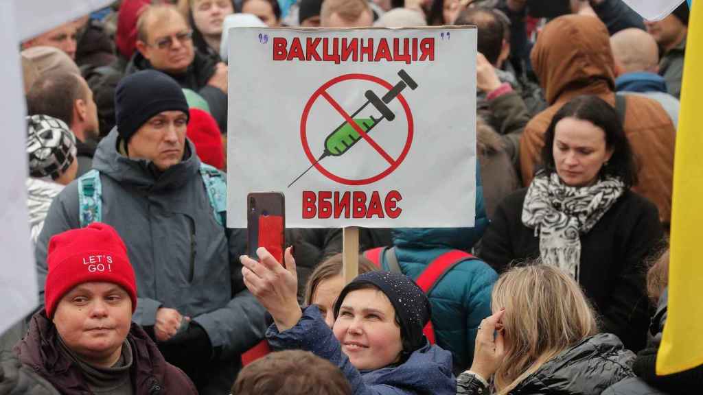 Protesta de los antivacunas en Ucrania.