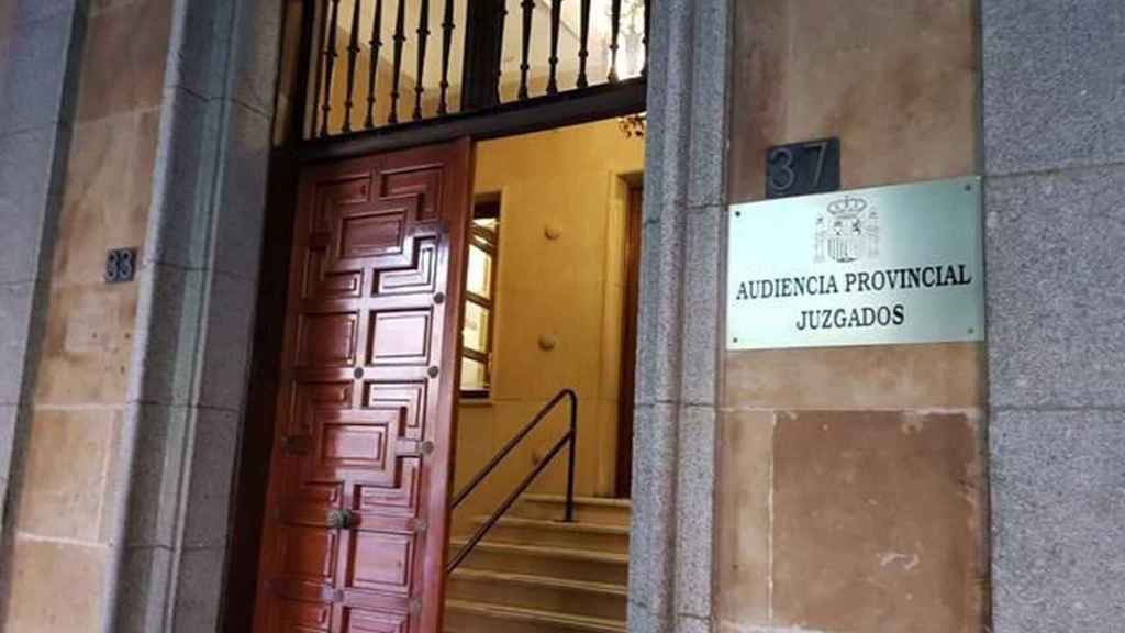 Puerta de acceso a la Audiencia Provincial de Salamanca