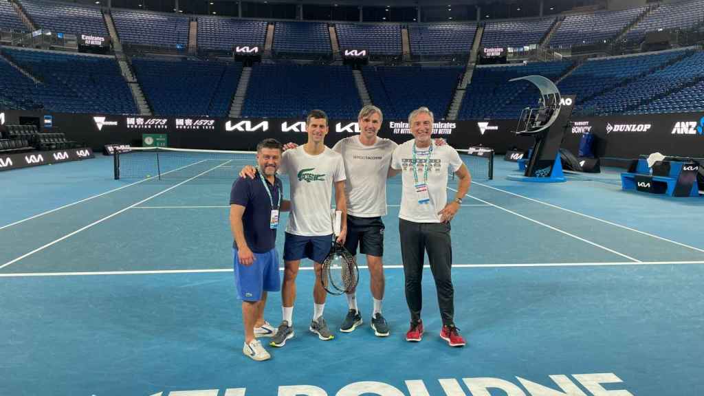 Novak Djokovic, entrenando en el Open de Australia.