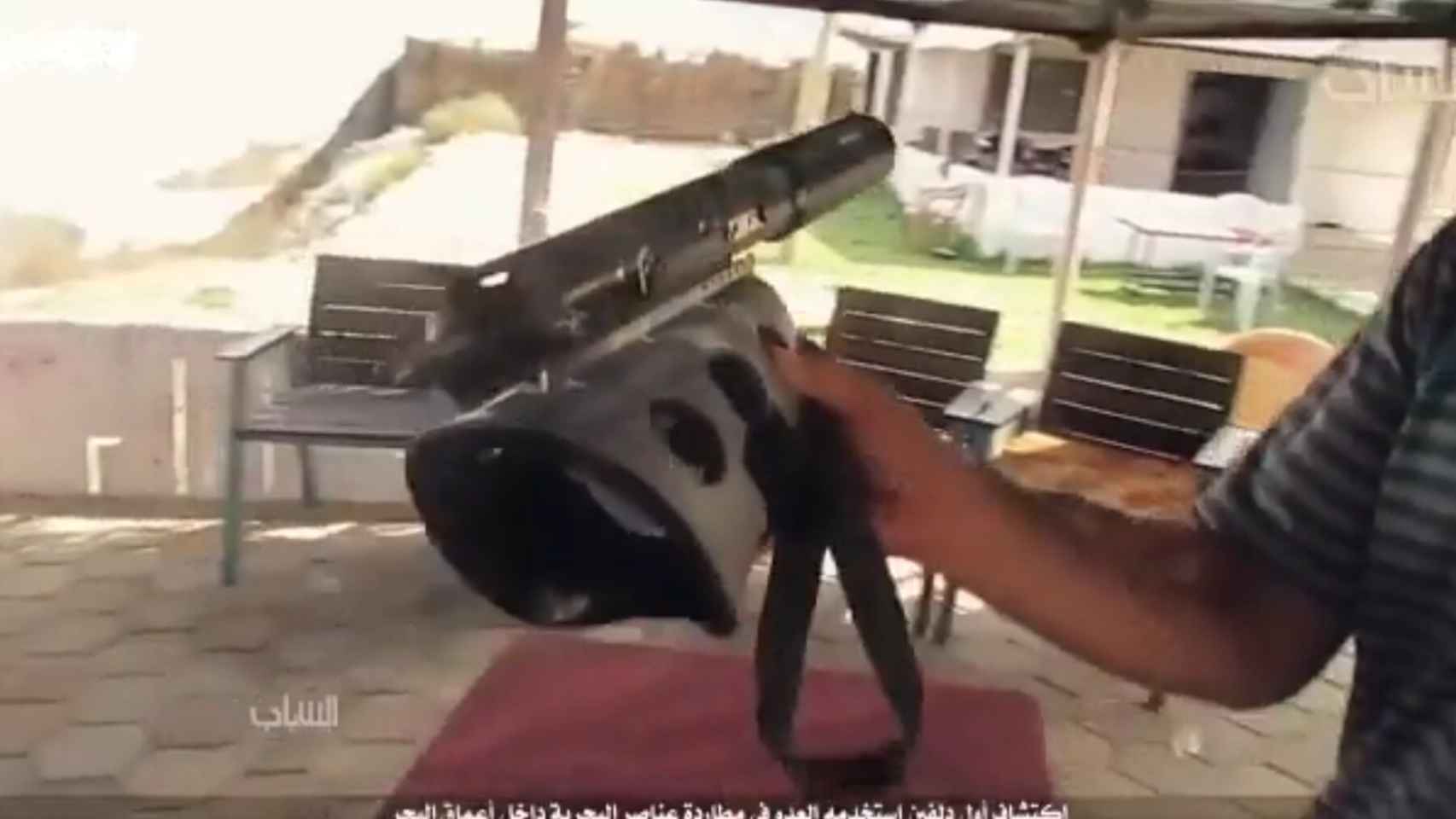 Fotograma del vídeo de Hamás donde muestran el dispositivo