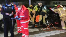 Los Bomberos y distintos organismos trabajando en el lugar del accidente