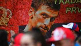 Aficionados serbios apoyan a Djokovic en Australia