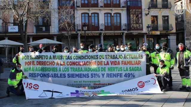 Los trabajadores en huelga de los talleres AVE en La Sagra se manifiestan en Toledo