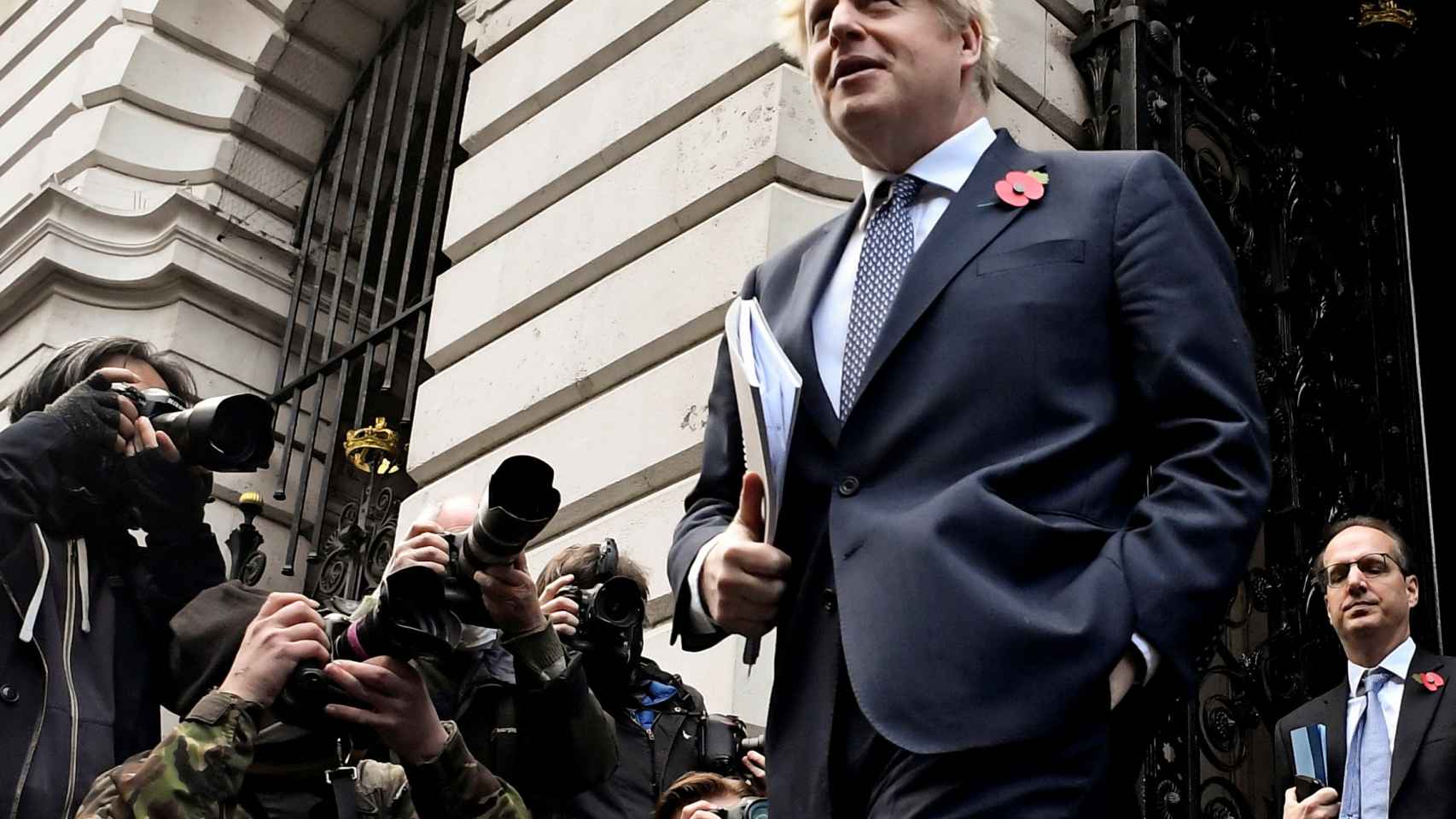 Boris Johnson saliendo de una reunión de su Gobierno.