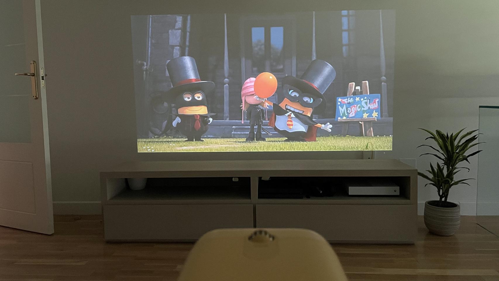 El mini proyector superventas que te hará olvidar la TV es hoy una